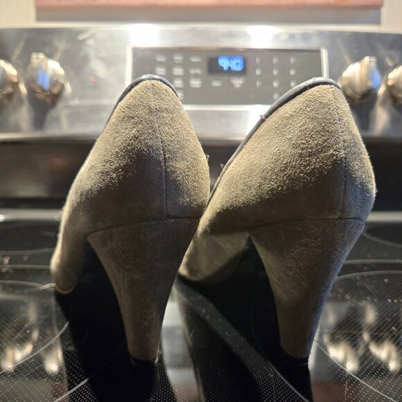 Olive Green Heels with Bows 7 1/2 - Picture 3 of 3
